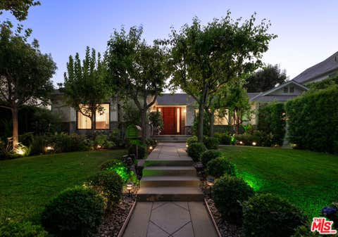 Photo of 521 Loring Avenue, Los Angeles, CA 90024 (MLS # 26866679)