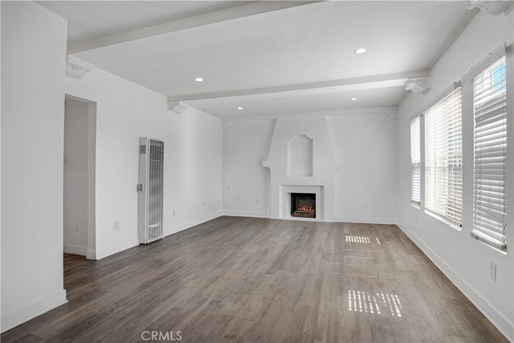 522 W 82nd St