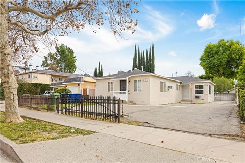 Photo of 13812 Oxnard, Van Nuys, CA 91401 (MLS # BB26035868)