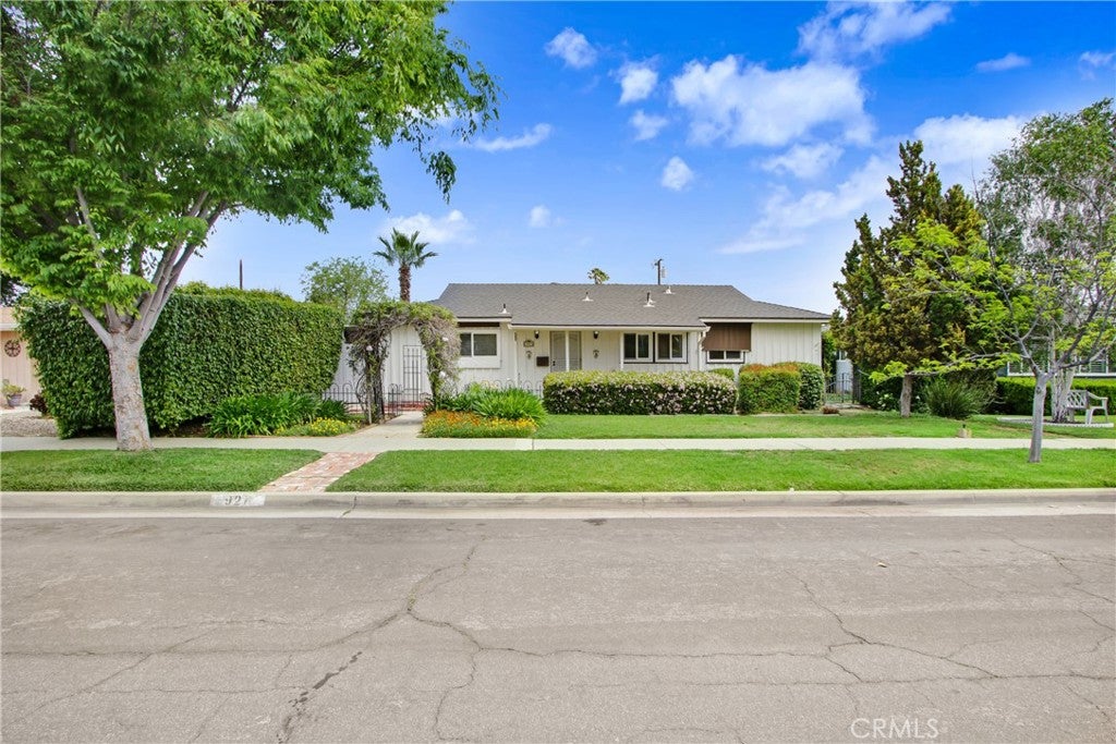 Photo of 927 Alta Loma Drive, Corona, CA 92882 (MLS # PW26202430)