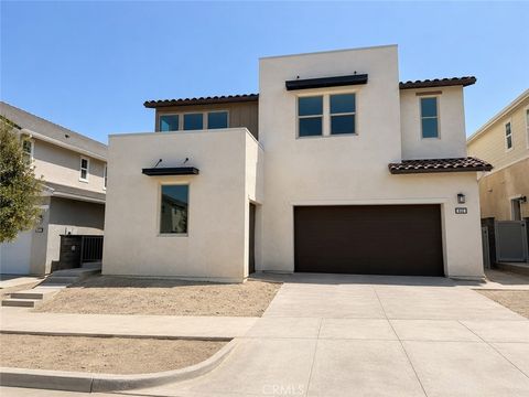Photo of 832 Heather Road, Rancho Mission Viejo, CA 92694 (MLS # OC26105688)