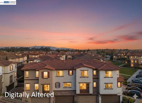 Photo of 5811 Via Lugano, Fremont, CA 94555 (MLS # 41121112)