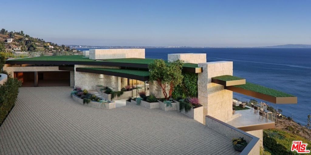 5024 Carbon Beach Terrace