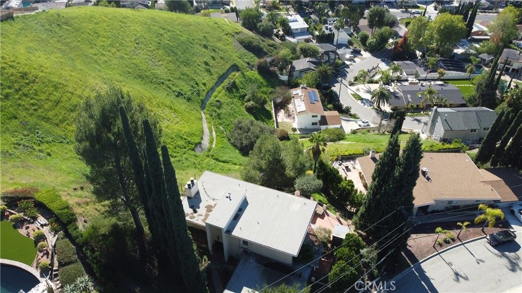 Photo of 22628 Quinta Road, Woodland Hills, CA 91364 (MLS # SR25187769)