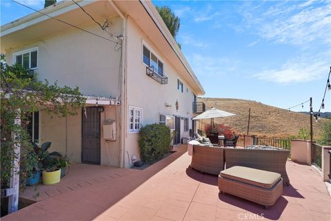 Photo of 22628 Quinta Road, Woodland Hills, CA 91364 (MLS # SR25187769) Photo of 22628 Quinta Road, Woodland Hills, CA 91364 (MLS # SR25187769)