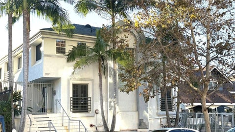 Photo of 957 S Gramercy DR #203, Los Angeles, CA 90019 (MLS # GD26224241)