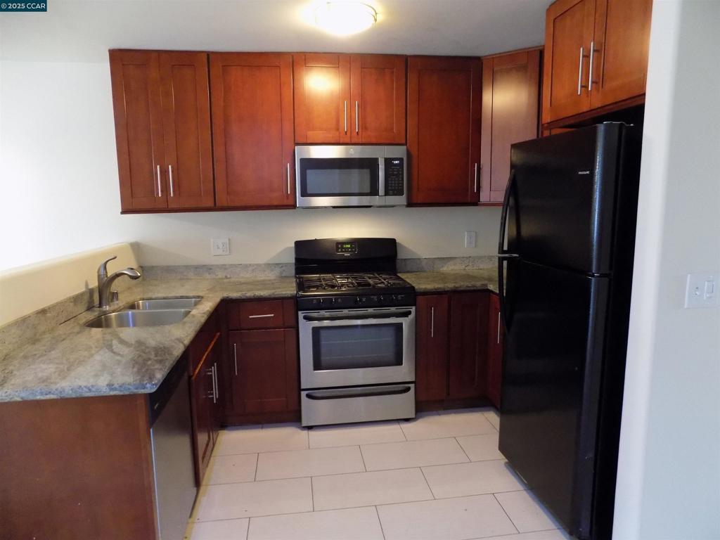 PARK PLAZA - Residential Lease