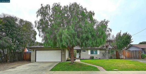 Photo of 1812 1812 Baldwin Dr Dr, Concord, CA 94519 (MLS # 41124584)