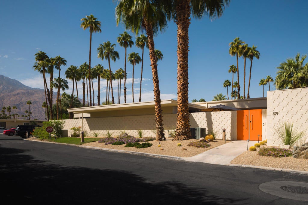371 Desert Lakes Drive