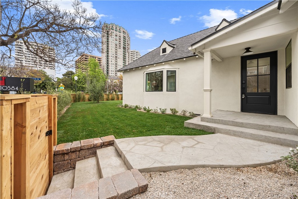 Properties 4 10584 Wellworth Avenue