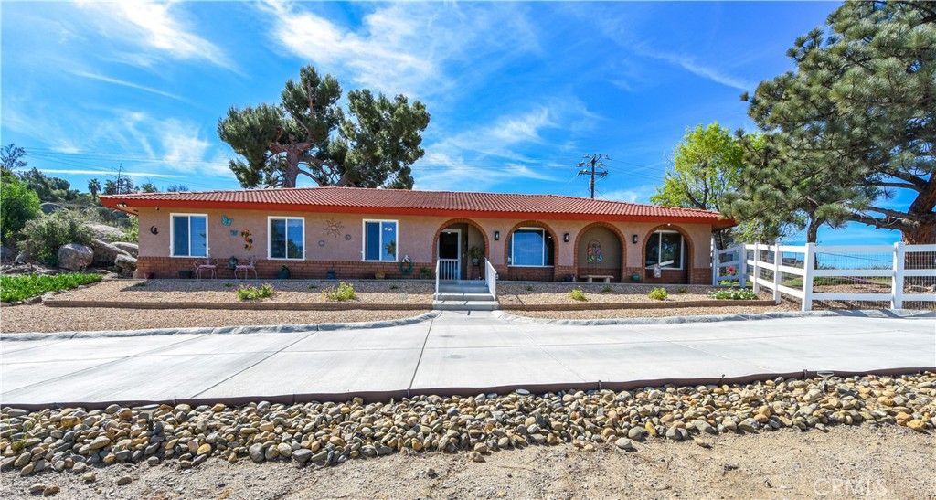 Photo of 28300 Rawlings Rd, Hemet, CA 92544 (MLS # SW26056355)