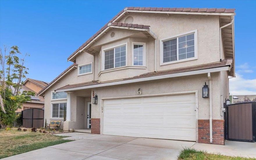 This charming home located in the heart of Soledad is move in ready. Tiled kitchen countertops with plenty of cabinet space in kitchen. Vaulted ceilings, tiled floors, wood-burning fireplace, indoor laundry,  The home is in a great established neighborhood near schools, parks and easy highway access. Come make your dreams come true, This Home will not last long and is a definite must see !!