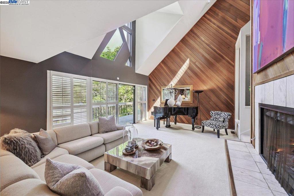 FOOTHILL AREA - Residential