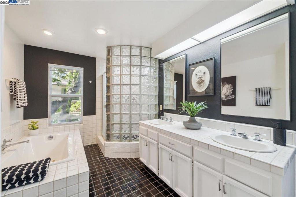 FOOTHILL AREA - Residential