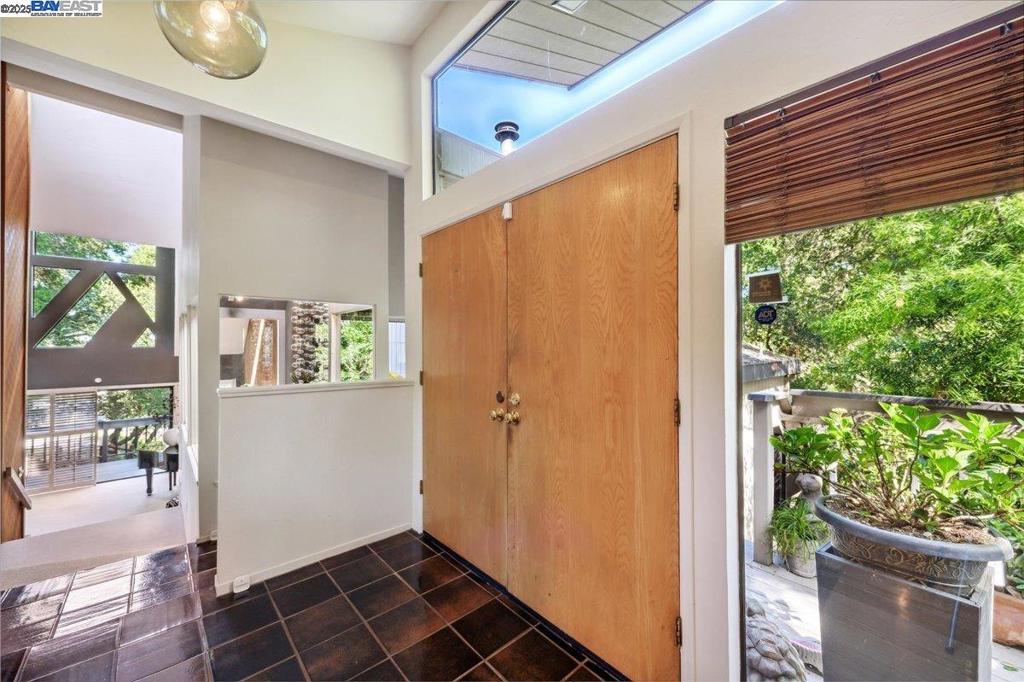 FOOTHILL AREA - Residential