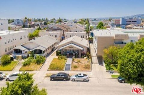 Photo of 423 N Serrano Avenue, Los Angeles, CA 90004 (MLS # 25620973)