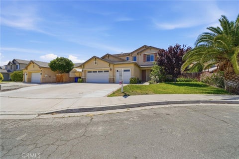 Photo of 13825 Hawk Court, Victorville, CA 92394 (MLS # CV26121754)