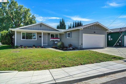 Photo of 820 Arbor Ct, Livermore, CA 94550 (MLS # 41128598)