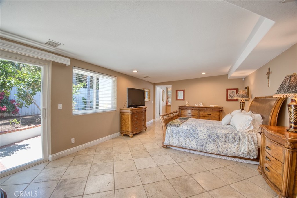 327 Santa Isabel, Newport Beach CA 92660 - Photo 10