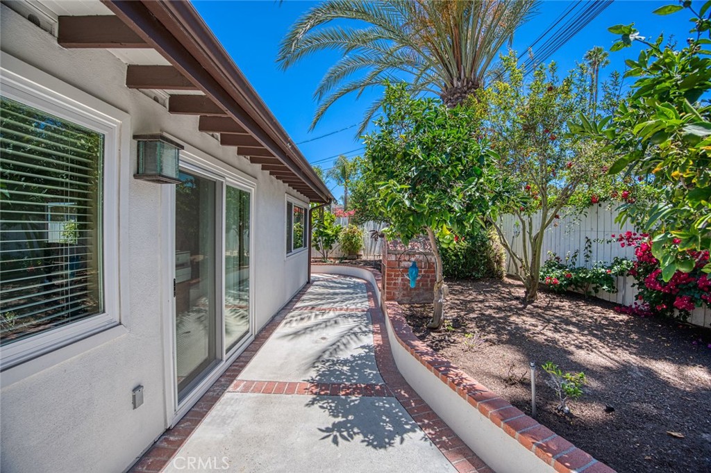 327 Santa Isabel, Newport Beach CA 92660 - Photo 24