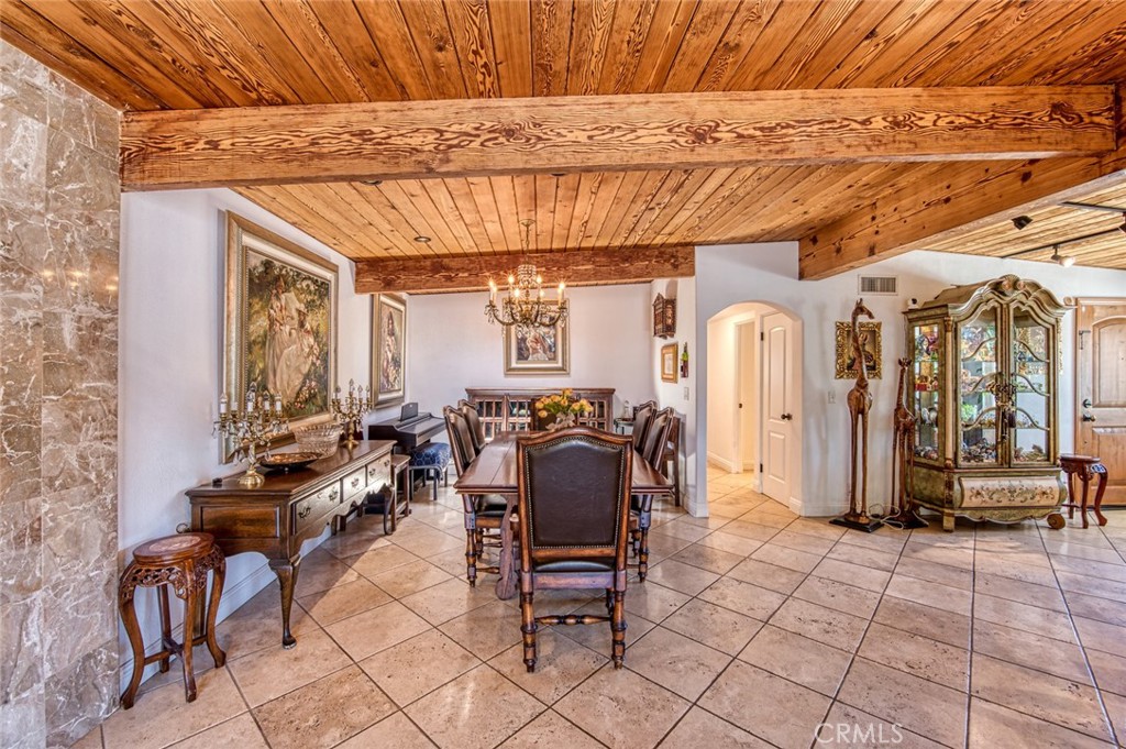327 Santa Isabel