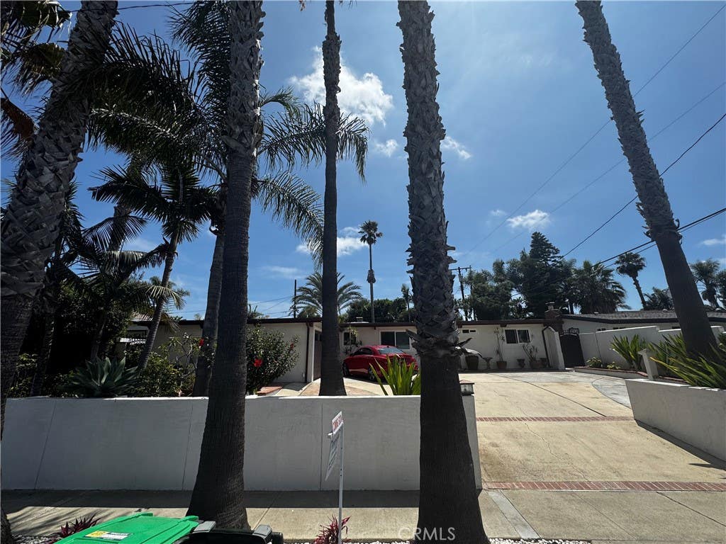 Photo of 327 Santa Isabel AVE, Newport Beach, CA 92660 (MLS # NP26143431)