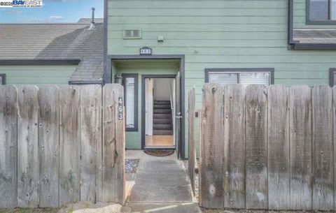 Photo of 463 Golf Cir W Cir, Manteca, CA 95337 (MLS # 41112636) Photo of 463 Golf Cir W Cir, Manteca, CA 95337 (MLS # 41112636)