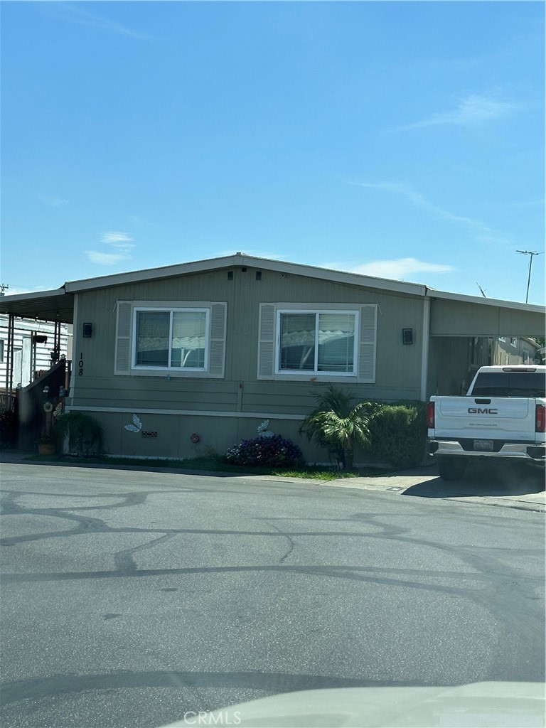 Just Listed in the Heart of Fontana – A Must-See Renovated Mobile Home!
Welcome to your dream home! This beautifully upgraded 5-bedroom, 2-bath mobile home is located in the vibrant and growing city of Fontana. Originally a 3-bedroom, 2-bath, this property now includes two additional bonus bedrooms — perfect for a large family, home office, or guest rooms!
Step inside to find a fully renovated kitchen featuring brand-new countertops, modern cabinetry, and fresh flooring throughout. The spacious layout offers comfortable living areas filled with natural light, making it ideal for entertaining or cozy nights in.
Enjoy the benefits of a well-maintained roof, plus a unique front yard patio garden – perfect for growing your favorite vegetables or creating a relaxing outdoor retreat.
This is the perfect blend of space, style, and value — and it won’t last long! Whether you’re a first-time buyer or upsizing for your growing household, this is a property you don’t want to miss.
Centrally located near schools, shopping, and freeway access — everything you need is just minutes away.
Schedule your private showing today before it’s gone!