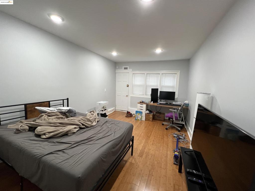 Efficient and well-located studio just steps from UC Berkeley, ideal for those seeking convenience and value. This unit features a practical layout with a separate kitchen, full bathroom, and a generous walk-in closet. it's within immediate reach of campus, shops, dining, and transit. Optional garage parking is available for an additional $150/month. Water/garbage are included.