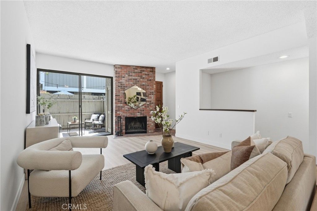 Photo of 11656 Nebraska Avenue AVE #5, Los Angeles, CA 90025 (MLS # SB26109913)