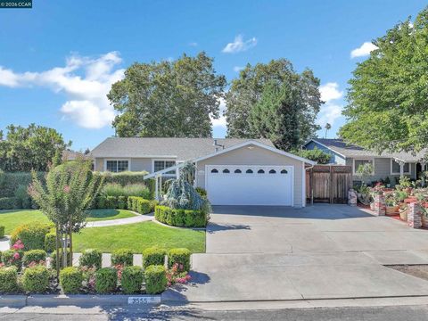 Photo of 3555 Thunderbird Dr DR, Concord, CA 94520 (MLS # 41139751)