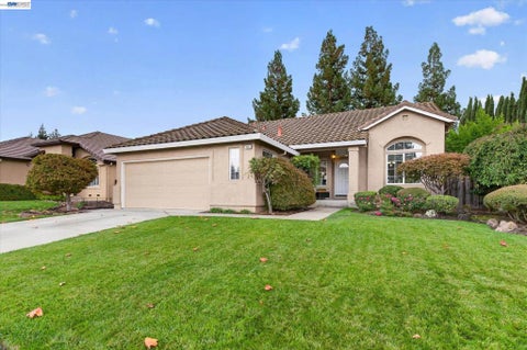 Photo of 4853 Julie St ST, Livermore, CA 94550 (MLS # 41152195)