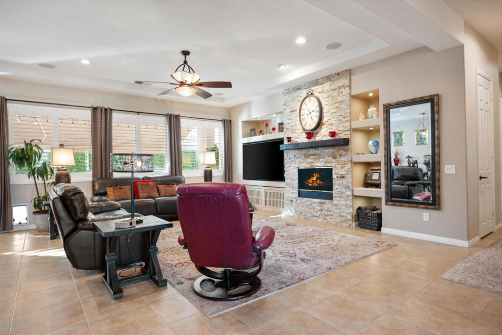 44755 Via Rosa Trail