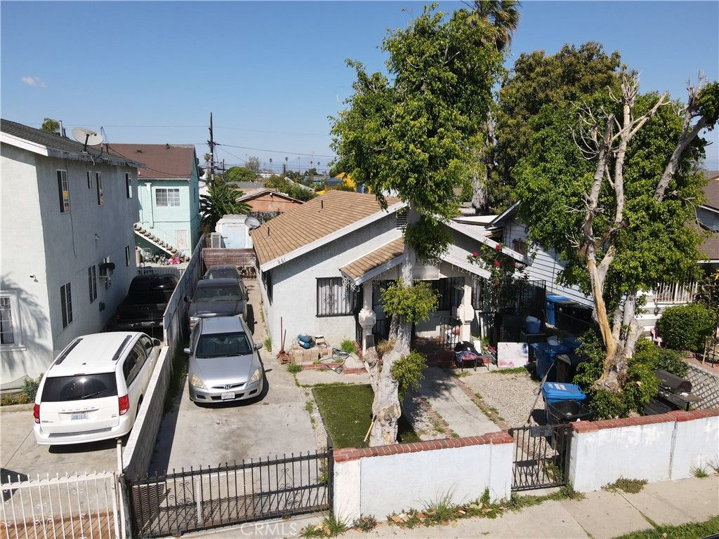 Photo of 861 W 74th Street, Los Angeles, CA 90044 (MLS # SB26061052)