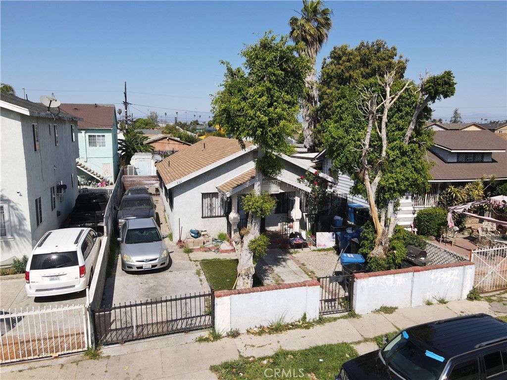 Photo of 861 W 74th Street, Los Angeles, CA 90044 (MLS # SB26061052)