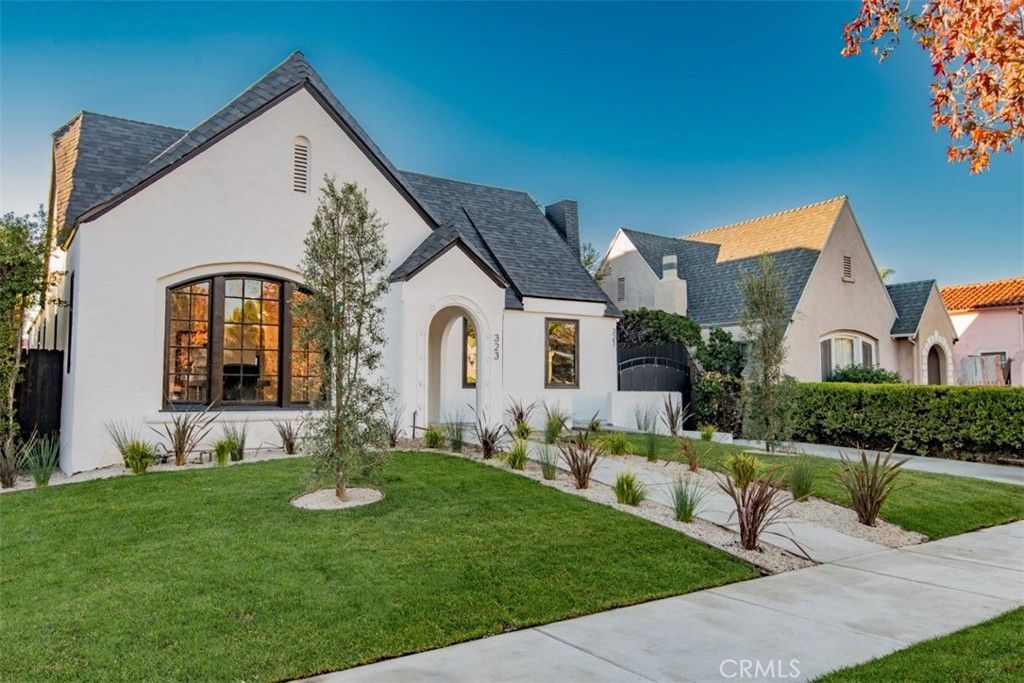 Photo of 323 S Orange Drive, Los Angeles, CA 90036 (MLS # SR25266929)