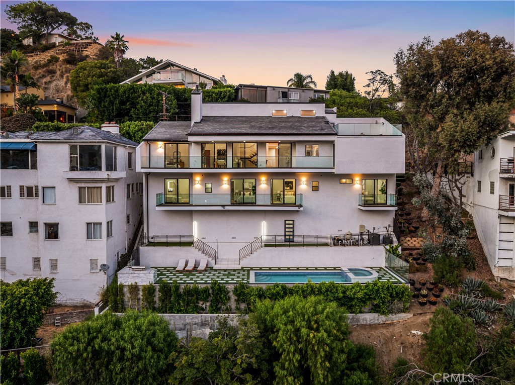 8566 Hollywood Boulevard