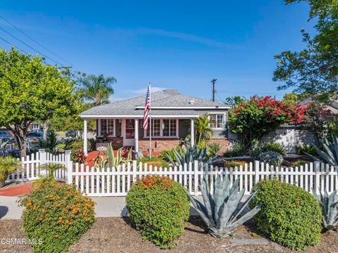 Photo of 1484 N Rose Street, Burbank, CA 91505 (MLS # 226001724)