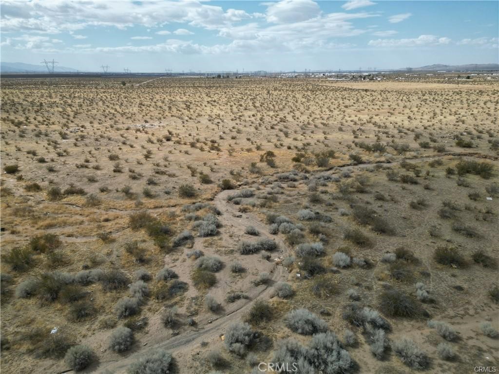 Gorgeous Views! 5 Acres atop the mountains in Apple Valley. Slope Access Type: Public Access # of RV Spaces: 0 Zoning Description: Residential 1 Lot Location Type: Standard Location Development Status: Raw Land Frontage Type: Dirt Road Miscellaneous: Other Utility Adjc to Site: None # of Attached Spaces: 0 # of Detached Spaces: 0 # of RV Spaces: 0 No water or sewer