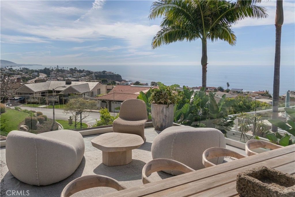 Photo of 998 EMERALD BAY, Laguna Beach, CA 92651 (MLS # LG26050176)