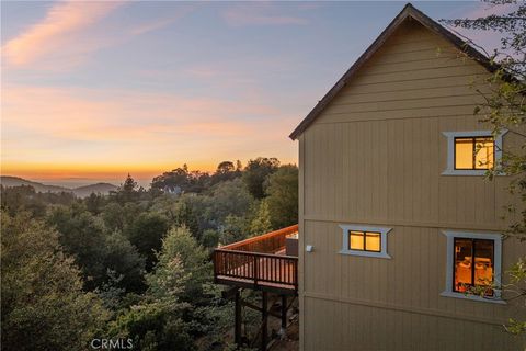 Photo of 27356 Matterhorn Drive, Lake Arrowhead, CA 92352 (MLS # IG26110517)