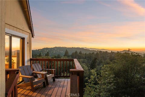 Photo of 27356 Matterhorn Drive, Lake Arrowhead, CA 92352 (MLS # IG26110517)