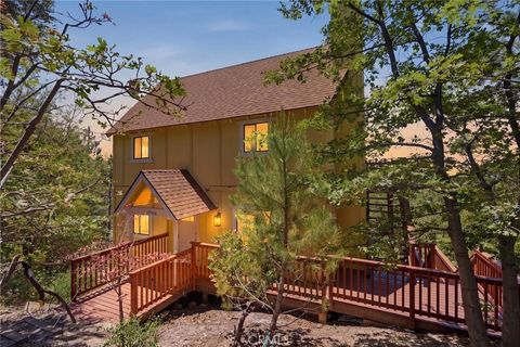 Photo of 27356 Matterhorn Drive, Lake Arrowhead, CA 92352 (MLS # IG26110517)