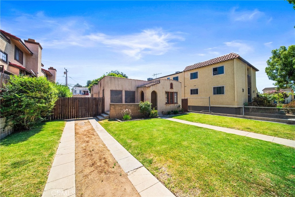 Desirable north Alhambra property with tremendous upside for first time buyer considering building an ADU or for investors who are interested in building units. Features an open floor plan with great layout for entertaining
2 bedroom, 1 bath and dining area. Kitchen. Wood Floors. Cozy living room. Detached garage with long driveway.large backyard.
Large lot with plenty of potential for new structures. Walking distance to Park and shopping areas. Adjacent to South Pasadena and San Marino Living.
Zoning RH zone. ALRPD/RH Zone standard.
Please Verify with city