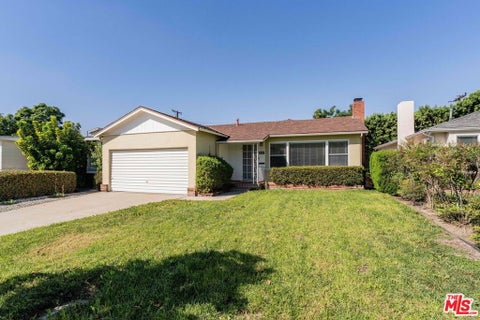 Photo of 12425 Beatrice Street, Los Angeles, CA 90066 (MLS # 26103847)