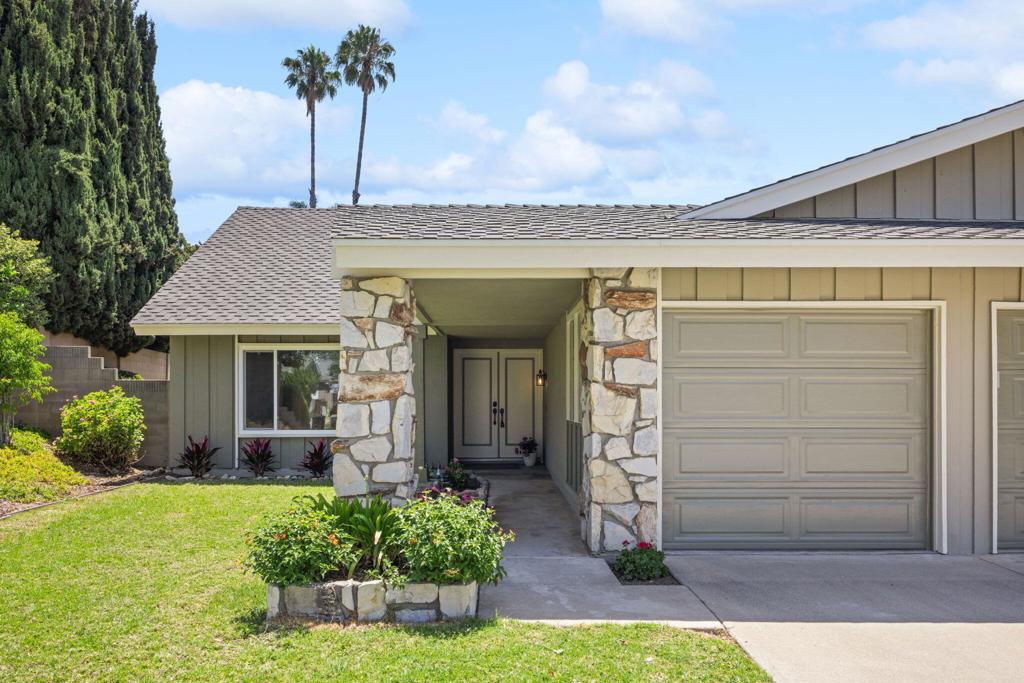 3292 Greenleaf Drive