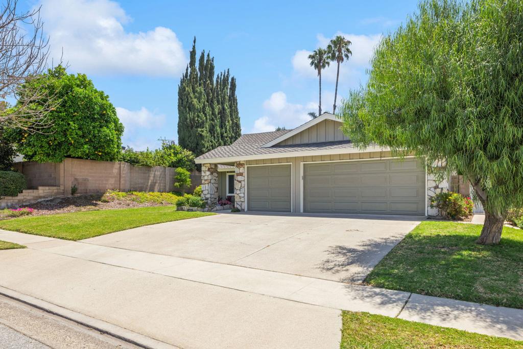 3292 Greenleaf Drive