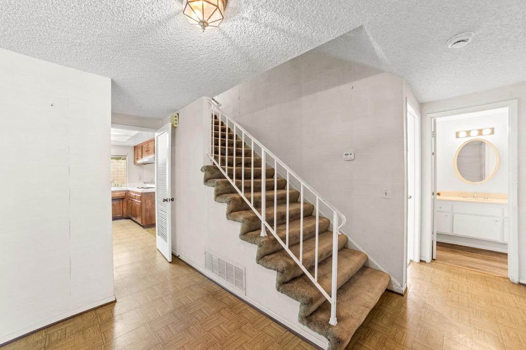 3292 Greenleaf Drive