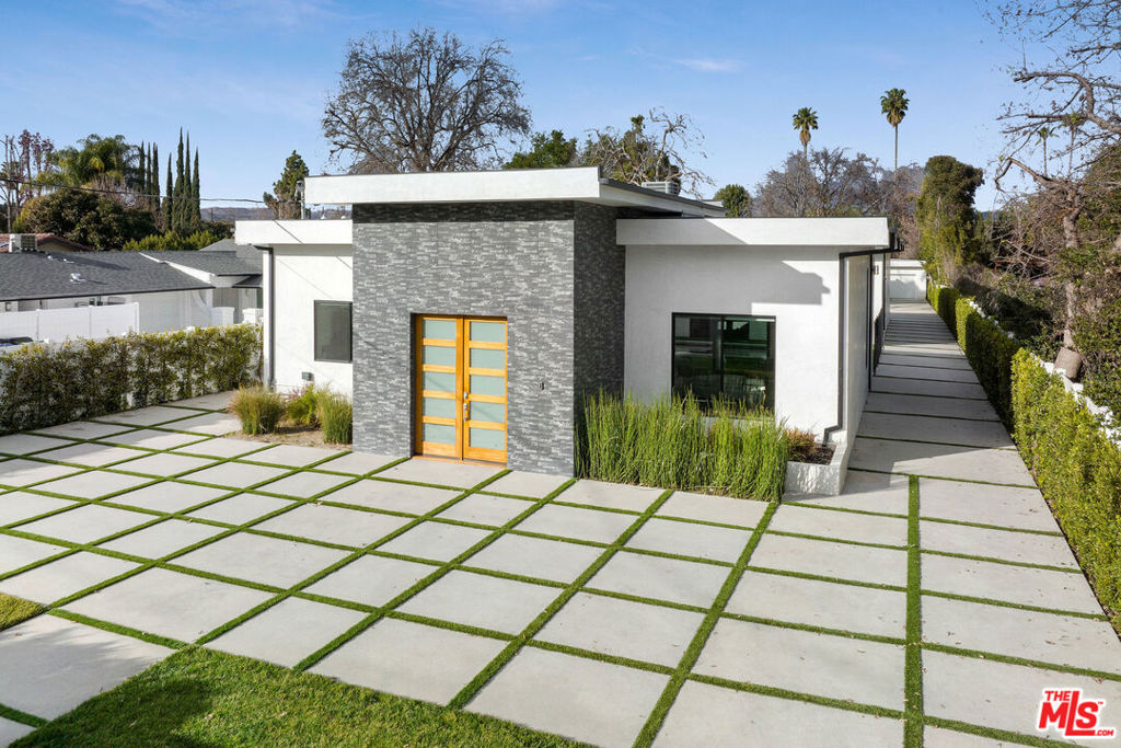 Properties 3 22931 Dolorosa Street