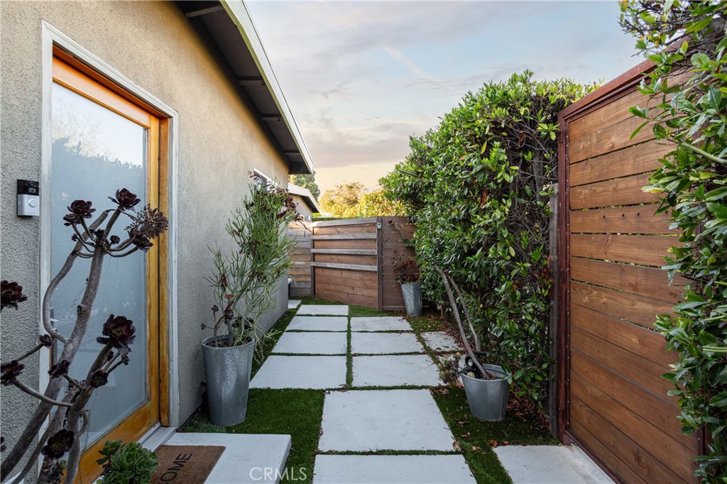 Costa Mesa Triangle (CTRI) - Residential